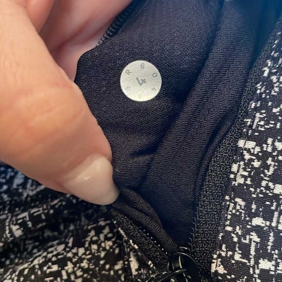 Lululemon Size 4 Black White Crop Leggings Like New - Picture 6 of 6